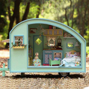 Small DIY Wooden Doll House Miniature Dollhouse Assemble Handmade Furniture Kit Doll House for Children Birthday Toy Gifts